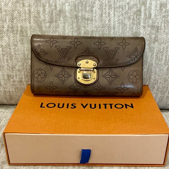 Louis Vuitton Handbags - ✨💎LOUIS VUITTON💎✨ MAHINA WALLET WITH BOX AND GIFT!